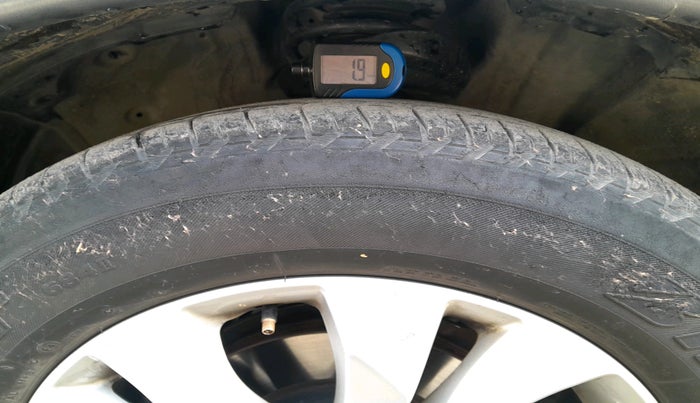 2015 Honda CRV 2.0L I-VTEC 2WD AT, Petrol, Automatic, 1,69,770 km, tyre