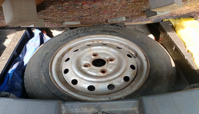 2011 Maruti Wagon R 1.0 LXI, Petrol, Manual, 40,908 km, tyre