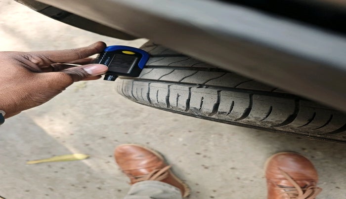 2021 Tata PUNCH CREATIVE AMT 1.2 RTN DUAL TONE, Petrol, Automatic, 31,975 km, tyre