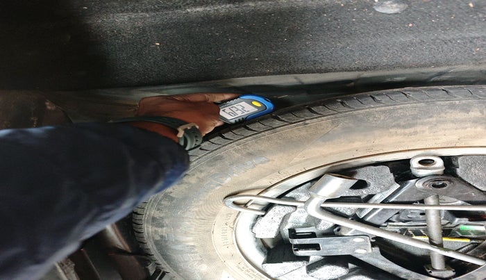 2021 Tata PUNCH CREATIVE AMT 1.2 RTN DUAL TONE, Petrol, Automatic, 31,975 km, tyre