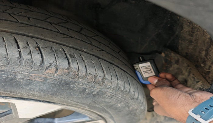 2021 Tata PUNCH CREATIVE AMT 1.2 RTN DUAL TONE, Petrol, Automatic, 31,975 km, tyre