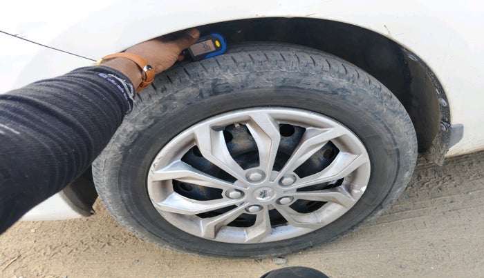 2021 Maruti Ertiga VXI SHVS, Petrol, Manual, 1,11,924 km, tyre