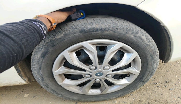 2021 Maruti Ertiga VXI SHVS, Petrol, Manual, 1,11,924 km, tyre