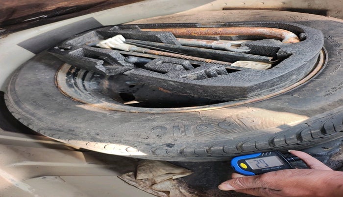 2012 Skoda Rapid ELEGANCE 1.6 MPI AT, Petrol, Automatic, 1,26,605 km, tyre