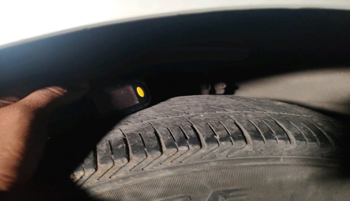 2012 Maruti Swift VXI, Petrol, Manual, 89,140 km, tyre