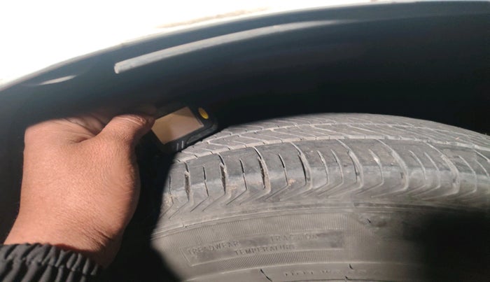 2012 Maruti Swift VXI, Petrol, Manual, 89,140 km, tyre