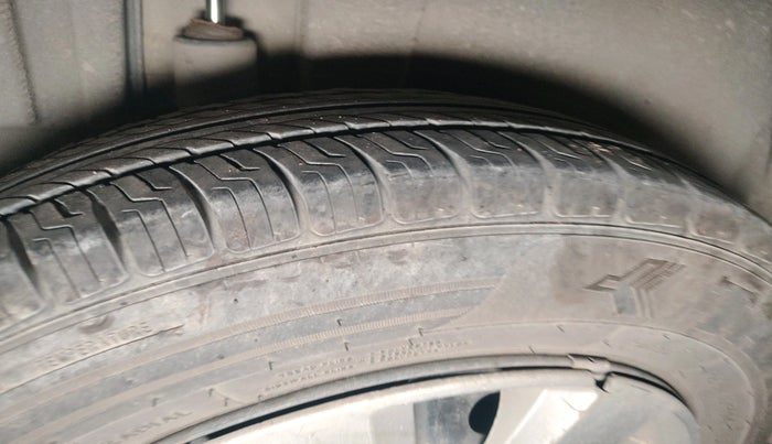 2012 Maruti Swift VXI, Petrol, Manual, 89,140 km, tyre