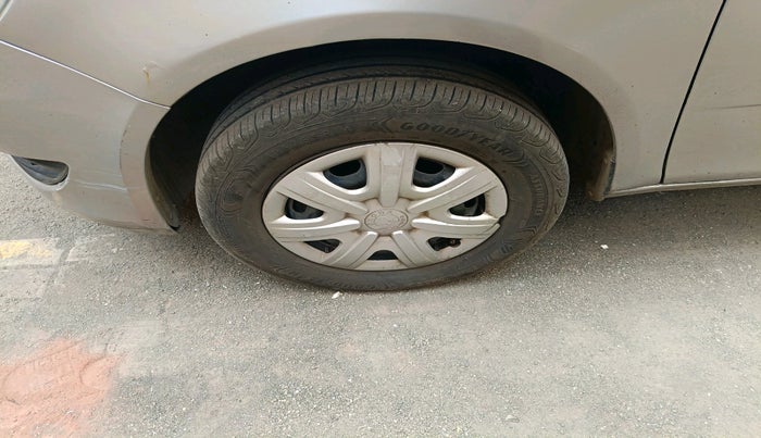 2011 Skoda Fabia AMBIENTE 1.2 MPI, Petrol, Manual, 1,30,200 km, tyre