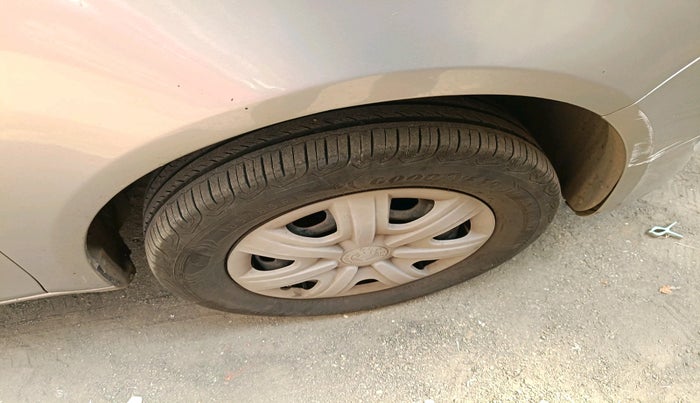 2011 Skoda Fabia AMBIENTE 1.2 MPI, Petrol, Manual, 1,30,200 km, tyre