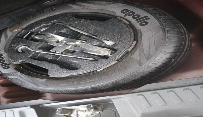 2016 Maruti Vitara Brezza ZDI PLUS, Diesel, Manual, 1,18,883 km, tyre