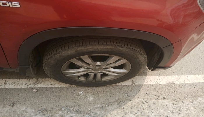 2016 Maruti Vitara Brezza ZDI PLUS, Diesel, Manual, 1,18,883 km, tyre