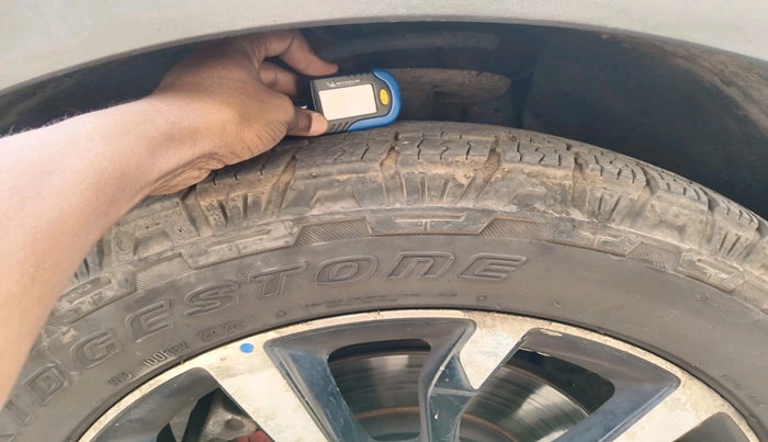 2021 Mahindra XUV500 W11, Diesel, Manual, 1,21,773 km, tyre