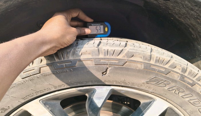 2021 Mahindra XUV500 W11, Diesel, Manual, 1,21,773 km, tyre