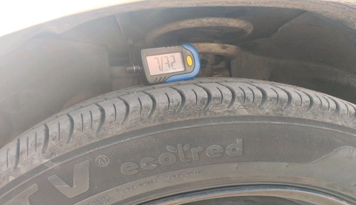 2011 Ford Fiesta Classic CLXI 1.6 PETROL, Petrol, Manual, 1,75,694 km, tyre