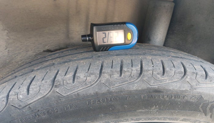 2011 Ford Fiesta Classic CLXI 1.6 PETROL, Petrol, Manual, 1,75,694 km, tyre