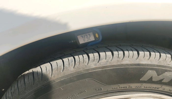 2011 Ford Fiesta Classic CLXI 1.6 PETROL, Petrol, Manual, 1,75,694 km, tyre