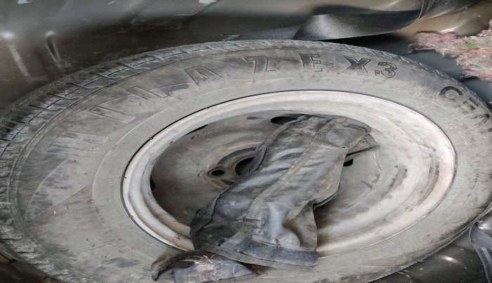 2017 Renault Kwid RXL 1.0, Petrol, Manual, 1,00,104 km, tyre