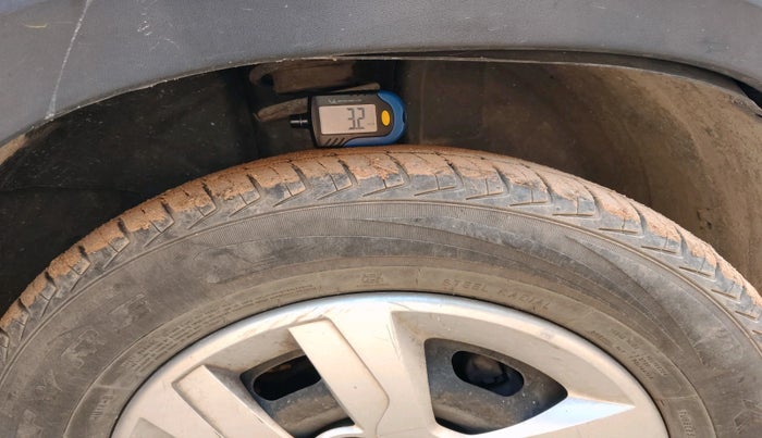 2017 Renault Kwid RXL 1.0, Petrol, Manual, 1,00,104 km, tyre