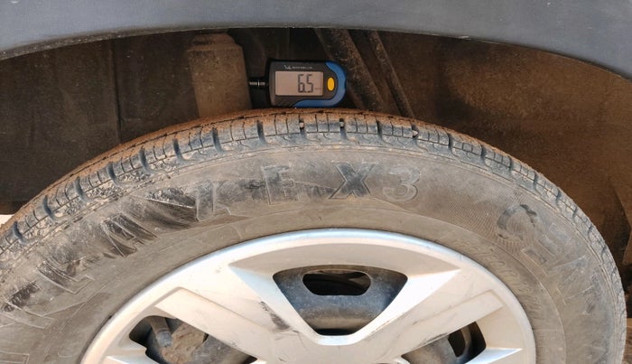 2017 Renault Kwid RXL 1.0, Petrol, Manual, 1,00,104 km, tyre