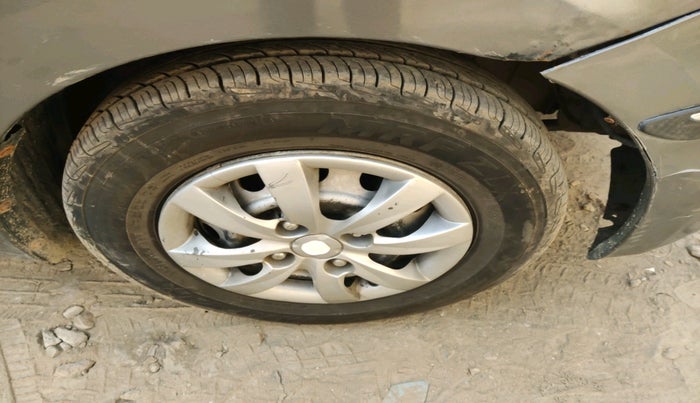 2016 Hyundai Eon ERA +, Petrol, Manual, 1,54,995 km, tyre