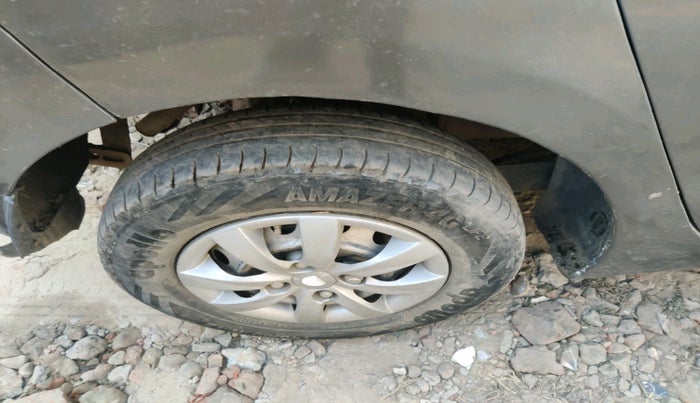 2016 Hyundai Eon ERA +, Petrol, Manual, 1,54,995 km, tyre