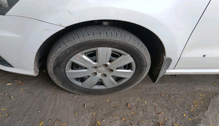 2017 Volkswagen Ameo TRENDLINE 1.2L, Petrol, Manual, 41,938 km, tyre