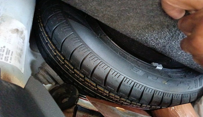 2017 Volkswagen Ameo TRENDLINE 1.2L, Petrol, Manual, 41,938 km, tyre