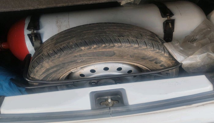 2020 Maruti New Wagon-R LXI CNG 1.0, Petrol, Manual, 1,26,413 km, tyre