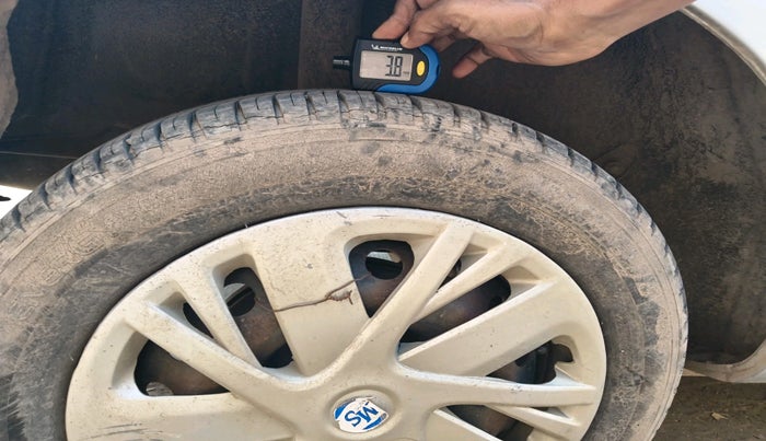 2014 Toyota Etios Liva G, Petrol, Manual, 60,776 km, tyre