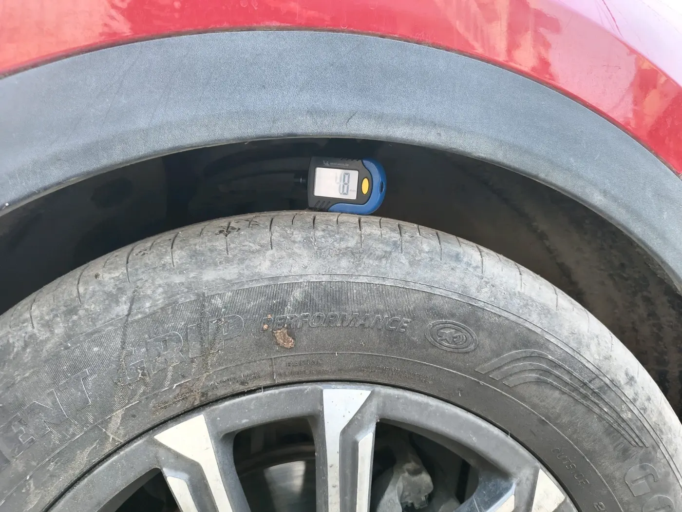 2023 Mahindra XUV700 AX 7 LUXURY D AT 7 STR, Diesel, Automatic, 25,318 km, tyre