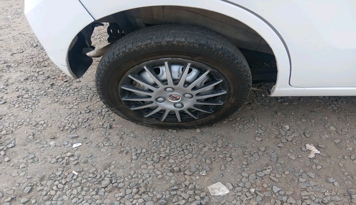 2014 Maruti Wagon R 1.0 LXI CNG, Petrol, Manual, 77,272 km, tyre