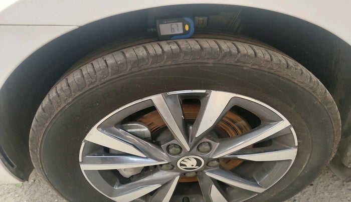 2025 Skoda SLAVIA Prestige 1.5L TSI AT, Petrol, Automatic, 496 km, tyre