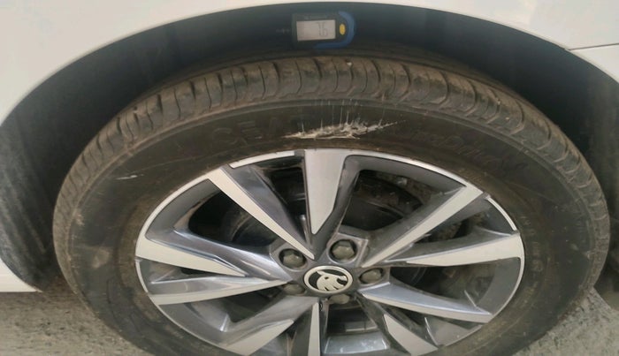 2025 Skoda SLAVIA Prestige 1.5L TSI AT, Petrol, Automatic, 496 km, tyre