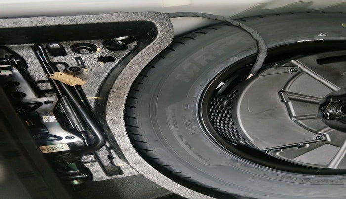 2025 Skoda SLAVIA Prestige 1.5L TSI AT, Petrol, Automatic, 496 km, tyre