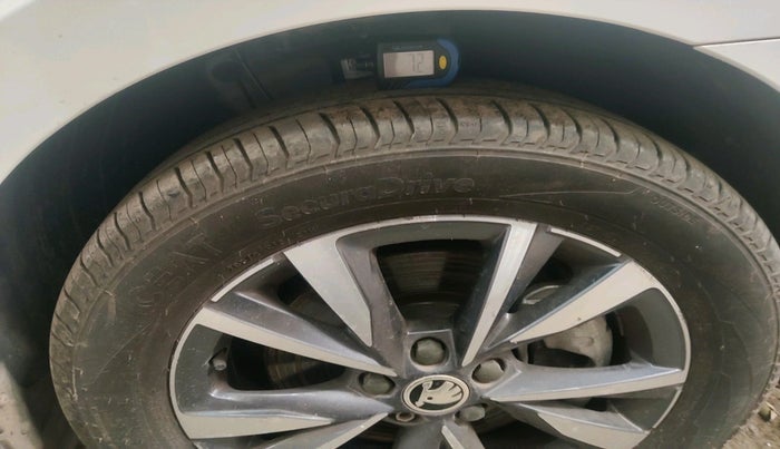 2025 Skoda SLAVIA Prestige 1.5L TSI AT, Petrol, Automatic, 496 km, tyre