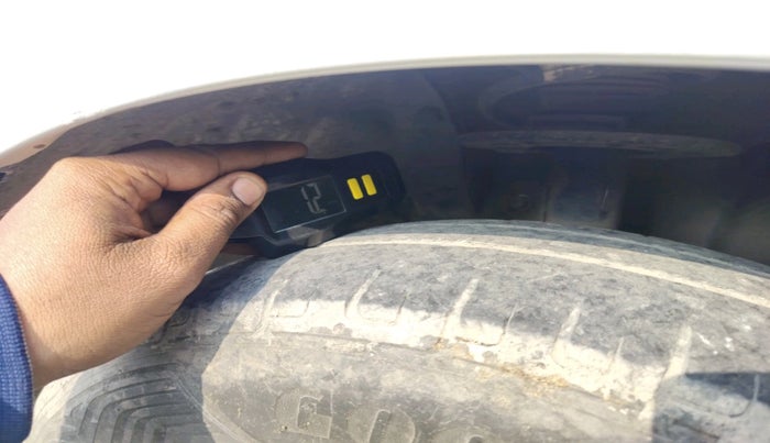 2020 Maruti Swift LXI, Petrol, Manual, 79,975 km, tyre