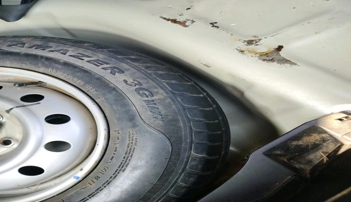 2020 Maruti Swift LXI, Petrol, Manual, 79,975 km, tyre