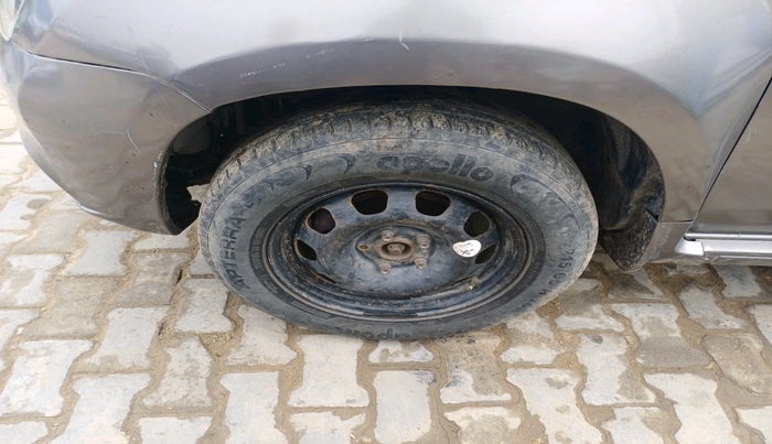 2014 Nissan Terrano XL (D), Diesel, Manual, 1,22,765 km, tyre