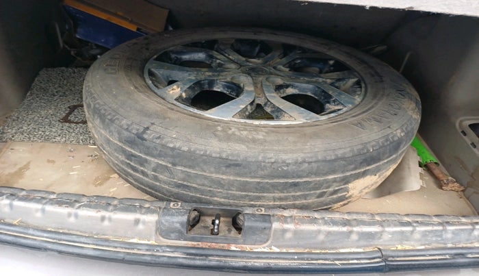 2014 Nissan Terrano XL (D), Diesel, Manual, 1,22,765 km, tyre