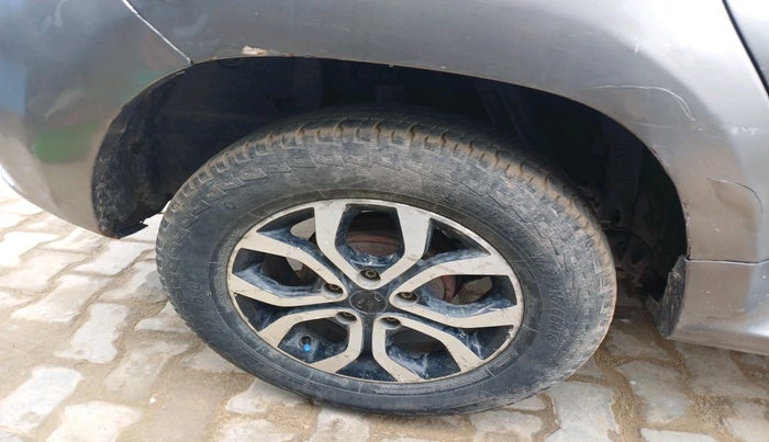 2014 Nissan Terrano XL (D), Diesel, Manual, 1,22,765 km, tyre