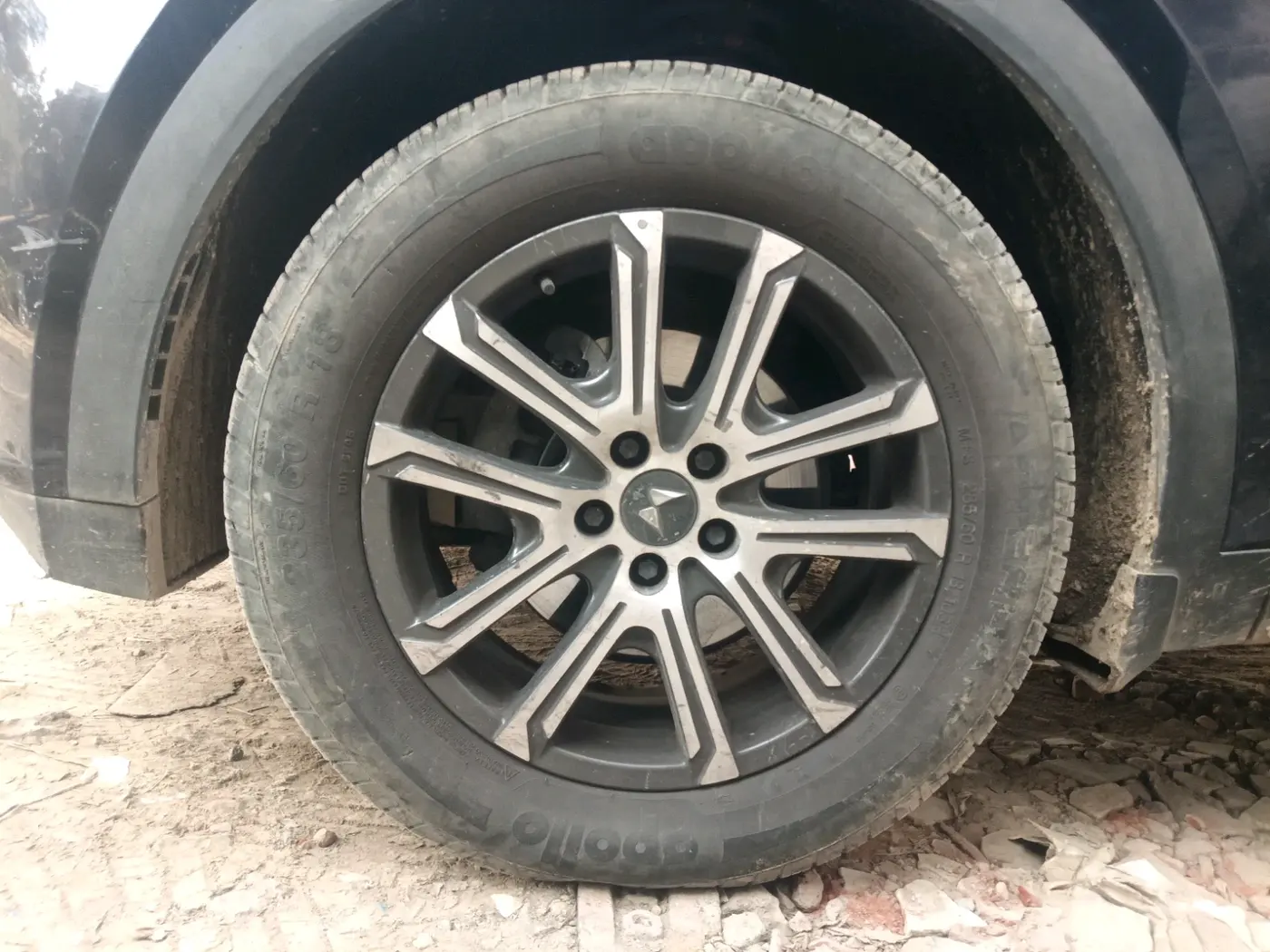 2021 Mahindra XUV700 AX7 Petrol MT 7 STR, Petrol, Manual, 64,345 km, tyre