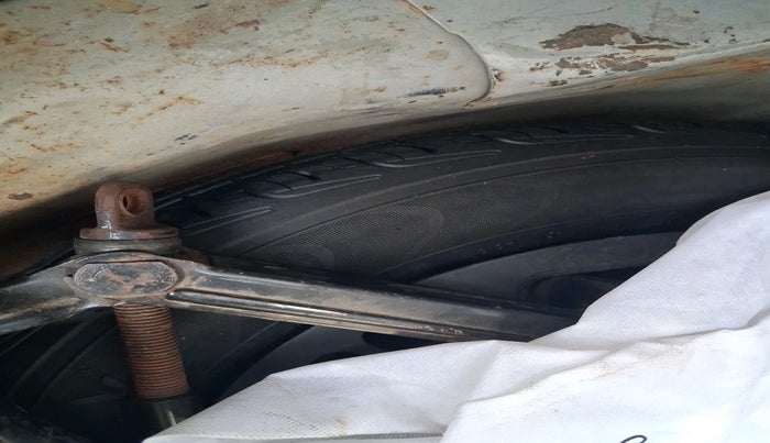 2012 Hyundai i10 MAGNA 1.1, Petrol, Manual, 1,67,254 km, tyre