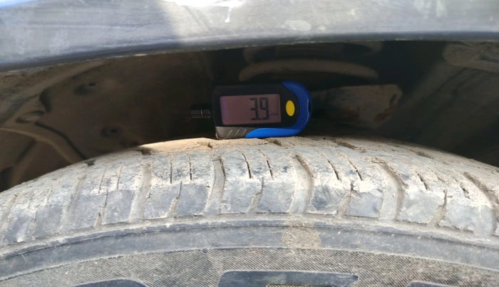 2012 Honda CRV 2.4L 2WD AT, Petrol, Automatic, 1,44,078 km, tyre