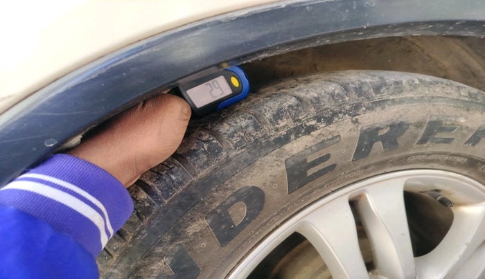 2012 Honda CRV 2.4L 2WD AT, Petrol, Automatic, 1,44,078 km, tyre