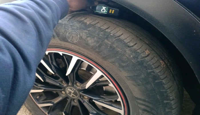 2023 Mahindra XUV700 MX D MT 5 STR, Diesel, Manual, 51,317 km, tyre