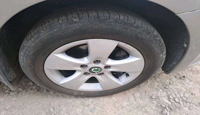 2012 Skoda Rapid AMBITION 1.6 TDI CR MT, Diesel, Manual, 84,846 km, tyre