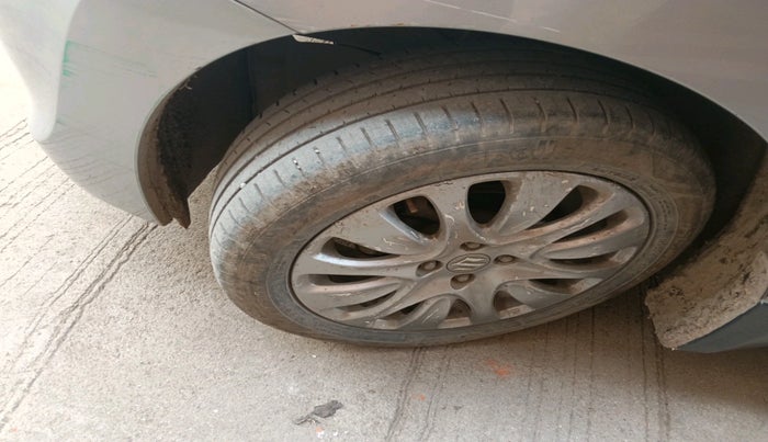 2017 Maruti Baleno ALPHA DIESEL 1.3, Diesel, Manual, 80,927 km, tyre