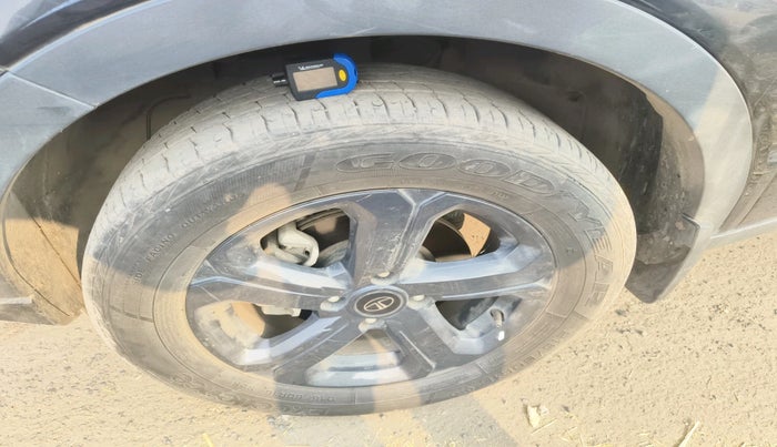 2022 Tata NEXON XZ PLUS PETROL DARK EDITION, Petrol, Manual, 42,186 km, tyre