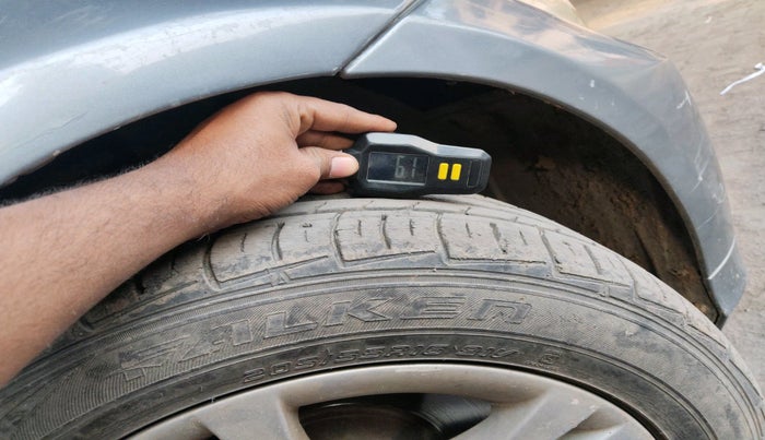 2011 BMW 3 Series 320d, Diesel, Automatic, 1,80,000 km, tyre