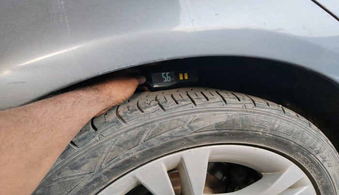 2011 BMW 3 Series 320d, Diesel, Automatic, 1,80,000 km, tyre